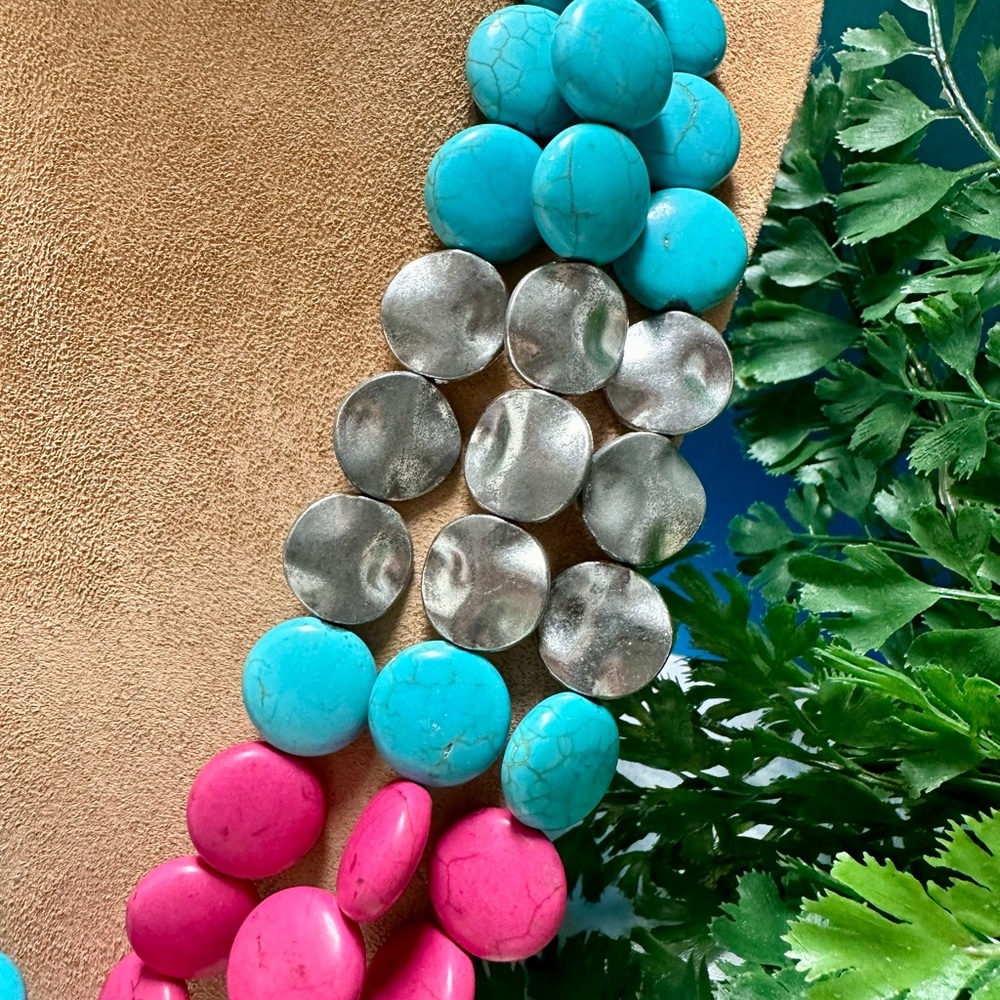 Howlite multi strand necklace - Picture 5 of 8